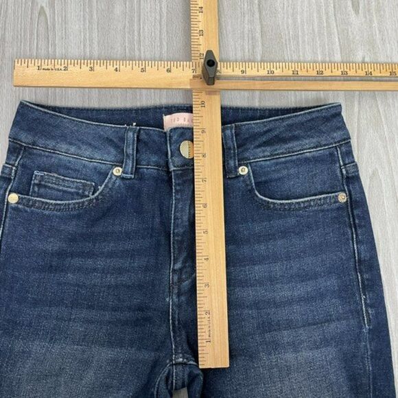 Ted Baker Pralina Daisy Floral Embroidered Raw Hem Ankle Jean Dark Wash 25 - Picture 9 of 11